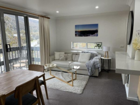 2B Bobuck, Thredbo Village